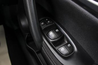 Nissan Qashqai 1.2 DIG-T N-Connecta SUV 5dr Petrol XTRON Euro 6 (s/s) (115 ps)