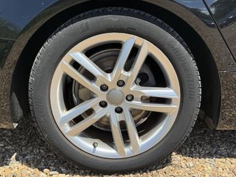 Audi A6 Saloon 2.0 TDI ultra S line Saloon 4dr Diesel S Tronic Euro 6 (s/s) (19