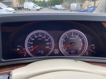 Nissan Elgrand 7 SEATS AUTO 3.5L RIDER KEYLESS