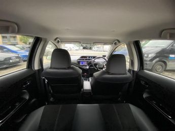 Toyota Aqua YARIS HYBRID GS Edition 1.5L AUTO CRUISE