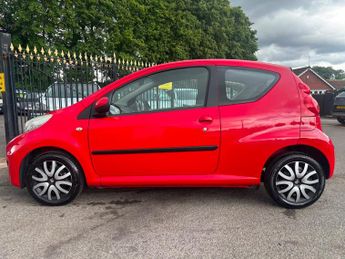 Peugeot 107 1.0 12V Urban Hatchback 3dr Petrol 2 Tronic Euro 5 (68 ps)
