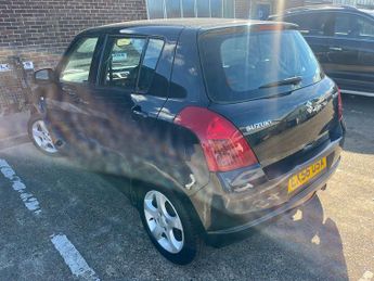 Suzuki Swift VVTS GLX Auto