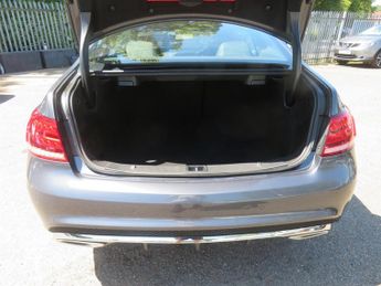 Mercedes E220 BLUETEC AMG LINE AUTOMATIC