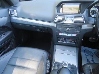 Mercedes E220 BLUETEC AMG LINE AUTOMATIC