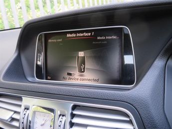Mercedes E220 BLUETEC AMG LINE AUTOMATIC
