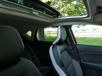 Renault Captur 1.5 Blue dCi S Edition SUV 5dr Diesel EDC Euro 6 (s/s) (115 ps)