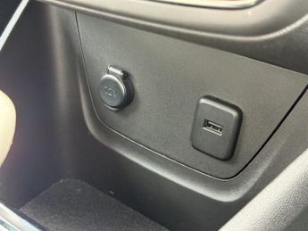Vauxhall Crossland 1.2 Turbo Elite SUV 5dr Petrol Auto Euro 6 (s/s) (130 ps)