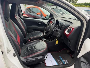 Toyota Aygo VVT-I X-CLAIM X-SHIFT FUNROOF
