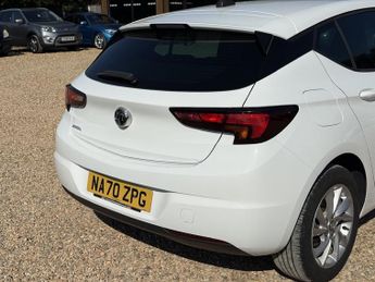 Vauxhall Astra 1.5 Turbo D Business Edition Nav Hatchback 5dr Diesel Manual Eur