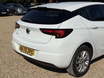 Vauxhall Astra 1.5 Turbo D Business Edition Nav Hatchback 5dr Diesel Manual Eur