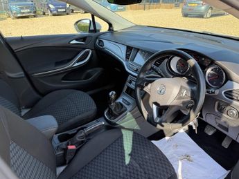 Vauxhall Astra 1.5 Turbo D Business Edition Nav Hatchback 5dr Diesel Manual Eur