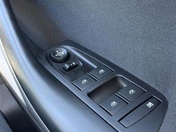 Vauxhall Astra 1.5 Turbo D Business Edition Nav Hatchback 5dr Diesel Manual Eur