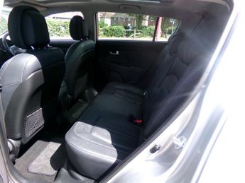 Kia Sportage 2.0 CRDi KX-3 SUV 5dr Diesel Auto AWD Euro 5 (134 bhp)
