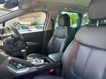 Peugeot 3008 1.6 e-HDi Allure SUV 5dr Diesel EGC Euro 5 (s/s) (115 ps)