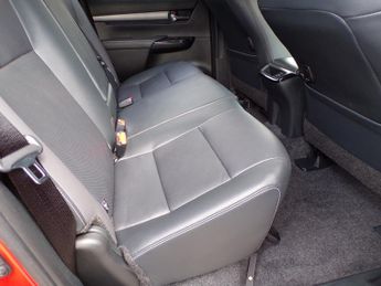 Toyota Hilux 2.8 D-4D-h Invincible X Pickup 4dr Diesel Hybrid Auto-1 Owner-70