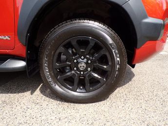 Toyota Hilux 2.8 D-4D-h Invincible X Pickup 4dr Diesel Hybrid Auto-1 Owner-70