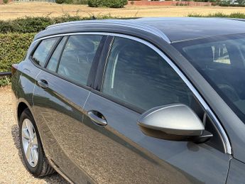 Vauxhall Insignia 1.5i Turbo GPF SRi Nav Sports Tourer 5dr Petrol Manual Euro 6 (s