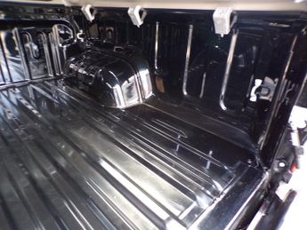 Toyota Hilux 2.8 D-4D-h Invincible X Pickup 4dr Diesel Hybrid Auto-Hard top
