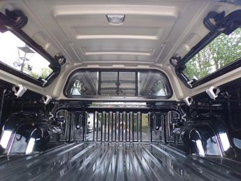 Toyota Hilux 2.8 D-4D-h Invincible X Pickup 4dr Diesel Hybrid Auto-Hard top