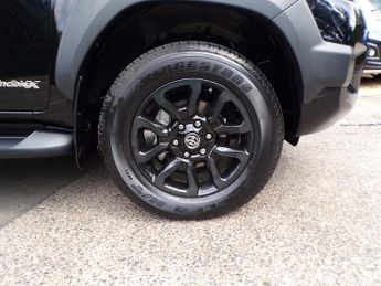 Toyota Hilux 2.8 D-4D-h Invincible X Pickup 4dr Diesel Hybrid Auto-Hard top