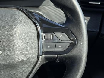 Peugeot E-208 50kWh Allure Hatchback 5dr Electric Auto (136 ps)