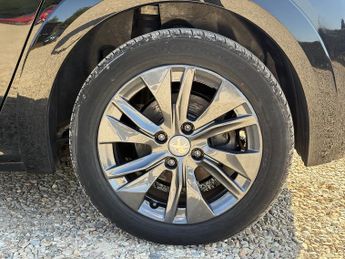 Peugeot E-208 50kWh Allure Hatchback 5dr Electric Auto (136 ps)
