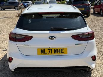 Kia Ceed 1.6 CRDi MHEV 2 Hatchback 5dr Diesel Hybrid Manual Euro 6 (s/s) 