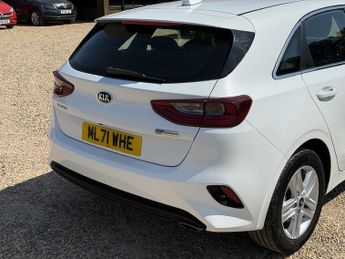 Kia Ceed 1.6 CRDi MHEV 2 Hatchback 5dr Diesel Hybrid Manual Euro 6 (s/s) 