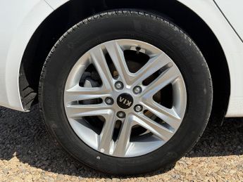 Kia Ceed 1.6 CRDi MHEV 2 Hatchback 5dr Diesel Hybrid Manual Euro 6 (s/s) 