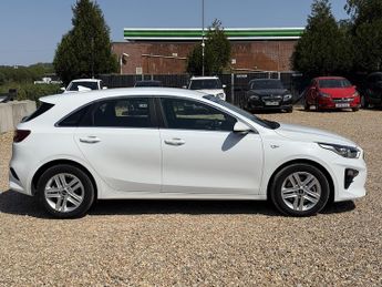 Kia Ceed 1.6 CRDi MHEV 2 Hatchback 5dr Diesel Hybrid Manual Euro 6 (s/s) 