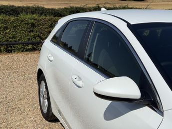 Kia Ceed 1.6 CRDi MHEV 2 Hatchback 5dr Diesel Hybrid Manual Euro 6 (s/s) 