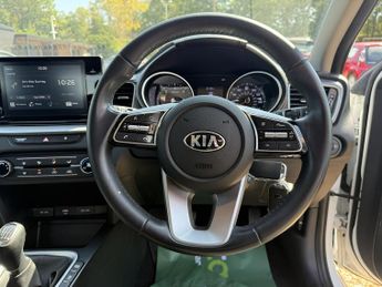 Kia Ceed 1.6 CRDi MHEV 2 Hatchback 5dr Diesel Hybrid Manual Euro 6 (s/s) 