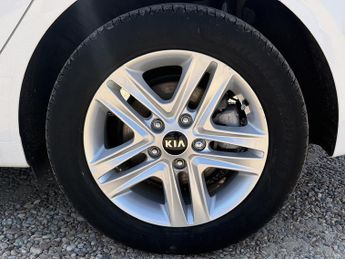 Kia Ceed 1.6 CRDi MHEV 2 Hatchback 5dr Diesel Hybrid Manual Euro 6 (s/s) 
