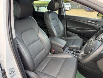 Hyundai Tucson 1.7 CRDi Blue Drive Premium SE SUV 5dr Diesel DCT Euro 6 (s/s) (