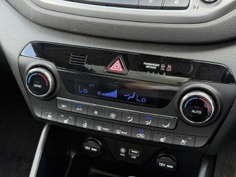 Hyundai Tucson 1.7 CRDi Blue Drive Premium SE SUV 5dr Diesel DCT Euro 6 (s/s) (