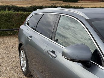 Volvo V90 2.0 D4 Momentum Estate 5dr Diesel Auto Euro 6 (s/s) (190 ps)