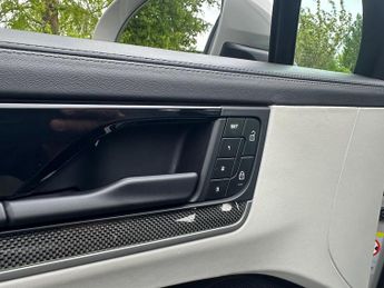 Porsche Cayenne 3.0 V6 E-Hybrid 25.9kWh TiptronicS 4WD Euro 6 (s/s) 5dr