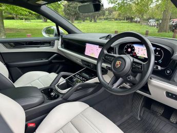 Porsche Cayenne 3.0 V6 E-Hybrid 25.9kWh TiptronicS 4WD Euro 6 (s/s) 5dr