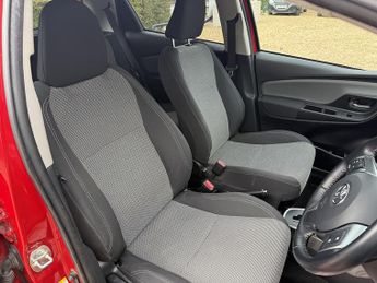 Toyota Yaris 1.5 VVT-h Icon Hatchback 5dr Petrol Hybrid E-CVT Euro 6 (101 ps)