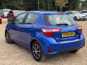 Toyota Yaris 1.5 VVT-h Icon Tech Hatchback 5dr Petrol Hybrid E-CVT Euro 6 (s/