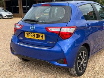 Toyota Yaris 1.5 VVT-h Icon Tech Hatchback 5dr Petrol Hybrid E-CVT Euro 6 (s/