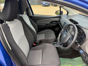 Toyota Yaris 1.5 VVT-h Icon Tech Hatchback 5dr Petrol Hybrid E-CVT Euro 6 (s/