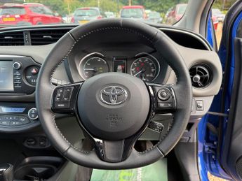 Toyota Yaris 1.5 VVT-h Icon Tech Hatchback 5dr Petrol Hybrid E-CVT Euro 6 (s/