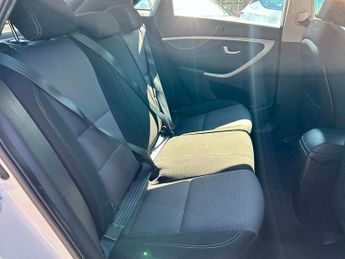 Hyundai i30 1.6 CRDi Style Hatchback 5dr Diesel Auto Euro 5 (128 ps)