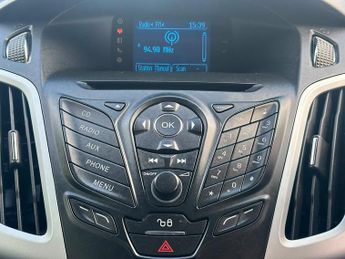 Ford Focus 1.6 Zetec Hatchback 5dr Petrol Manual Euro 5 (125 ps)