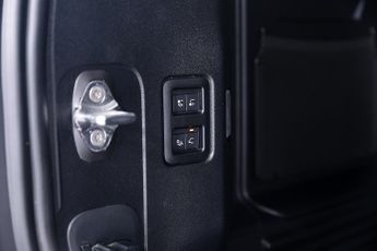 Land Rover Defender 110 3.0 D250 MHEV X-Dynamic HSE SUV 5dr Diesel Auto 4WD Euro 6 (s/s)