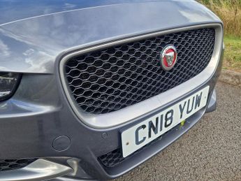 Jaguar XE R-SPORT INGENIUM