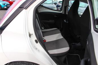 Toyota Aygo 1.0 VVT-i x-play Hatchback 5dr Petrol Manual Euro 5 Euro 5 (68 p