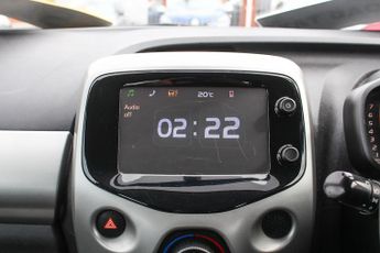 Toyota Aygo 1.0 VVT-i x-play Hatchback 5dr Petrol Manual Euro 5 Euro 5 (68 p