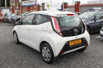 Toyota Aygo 1.0 VVT-i x-play Hatchback 5dr Petrol Manual Euro 5 Euro 5 (68 p